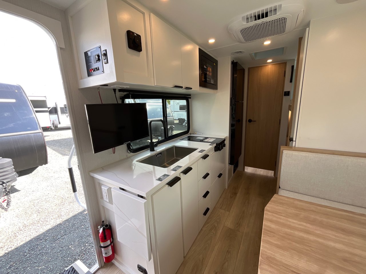 2026 Winnebago MICRO MINNIE 1800BH-6