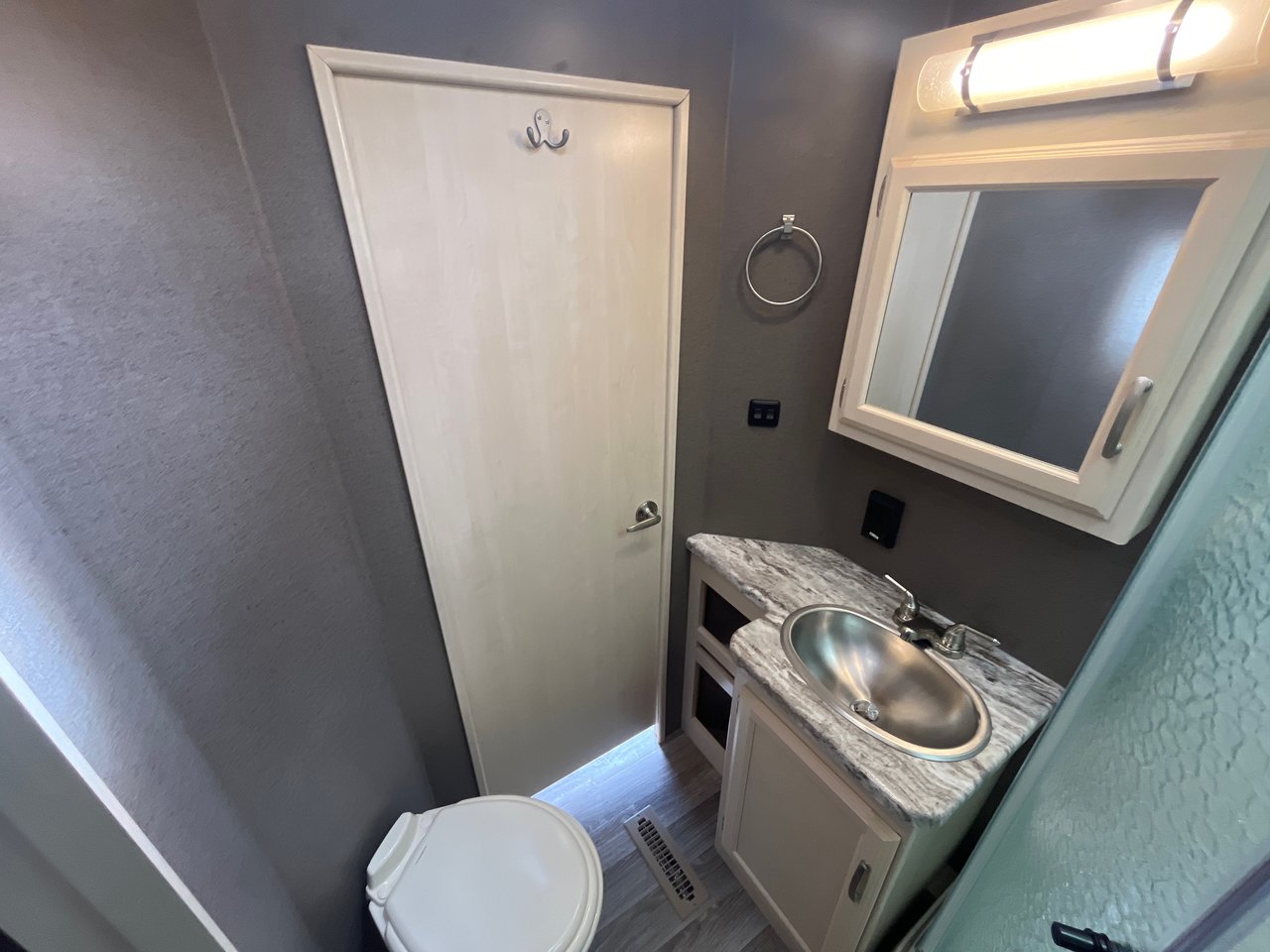 2019 Winnebago Minnie Plus 30RLSS-13