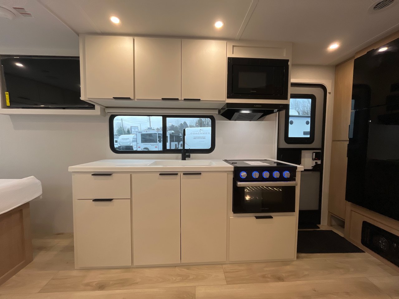 2026 Winnebago THRIVE 18FBS Thrive-10