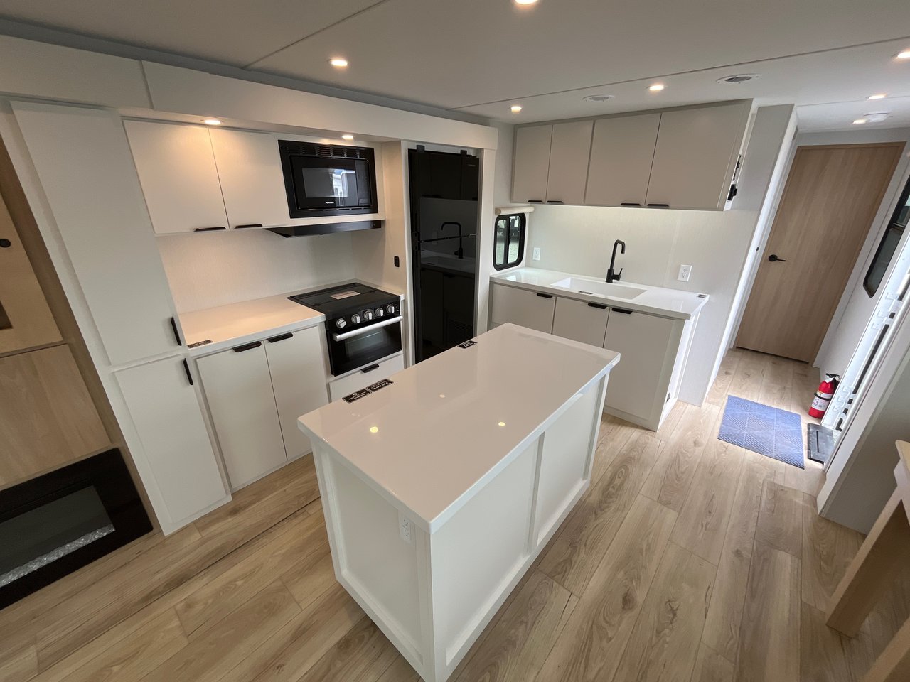 2026 Winnebago THRIVE 29RLO-10