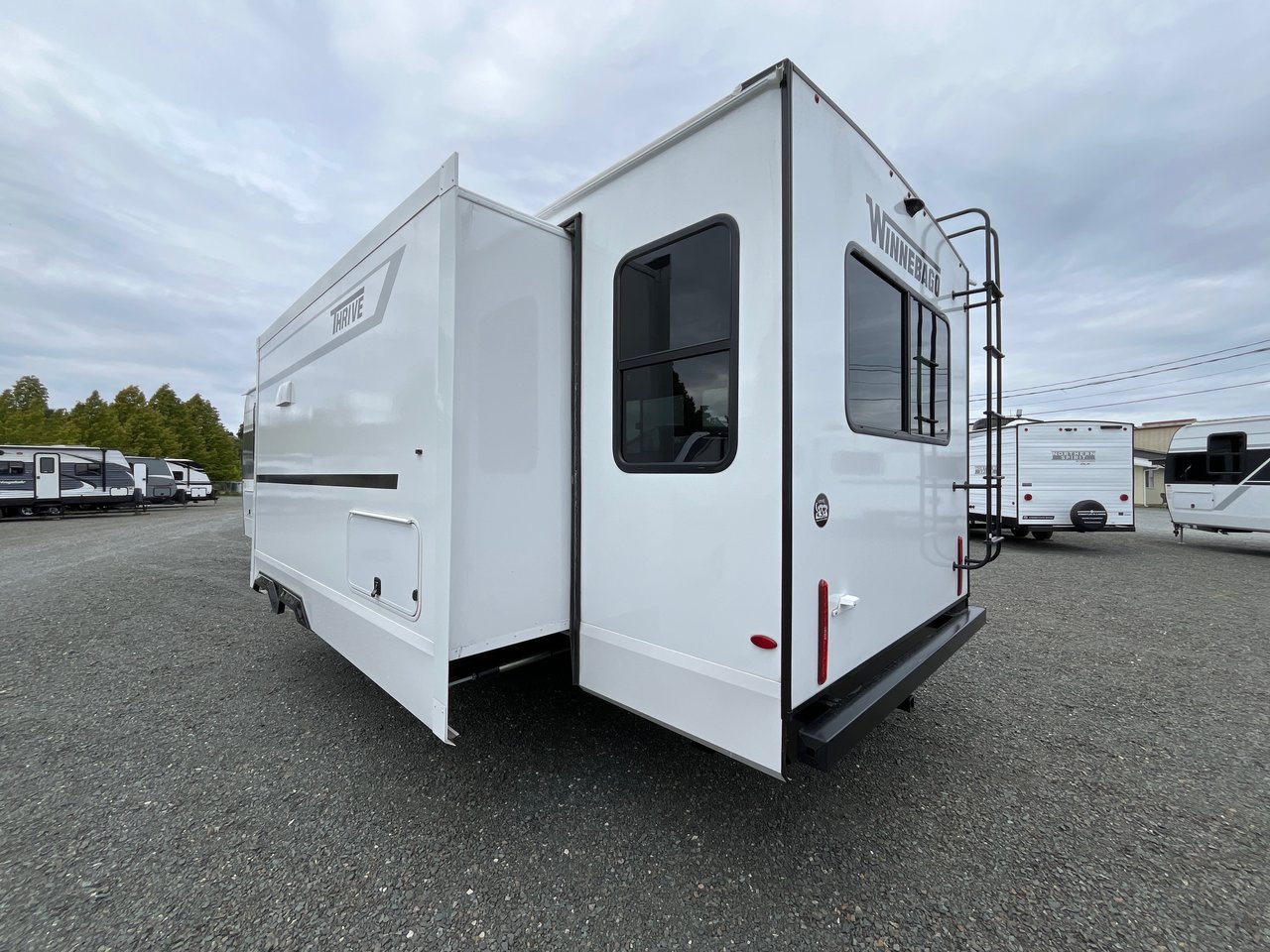 2026 Winnebago THRIVE 29RLO-1