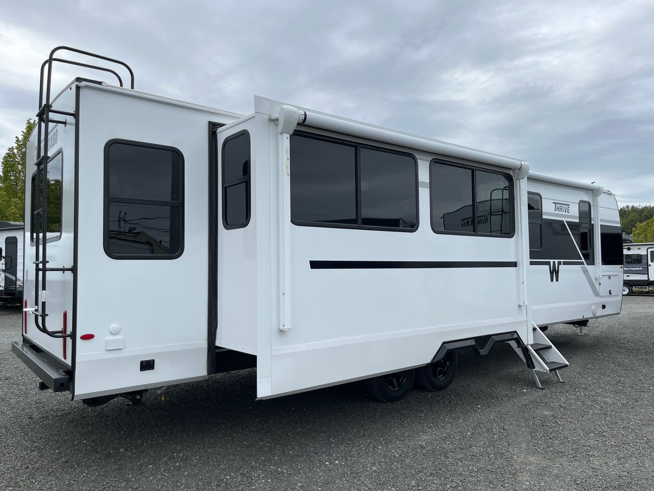 2026 Winnebago THRIVE 29RLO-2