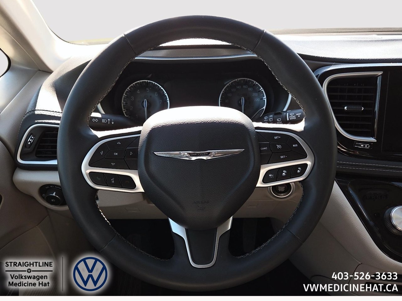 2023 Chrysler Pacifica Touring L-11