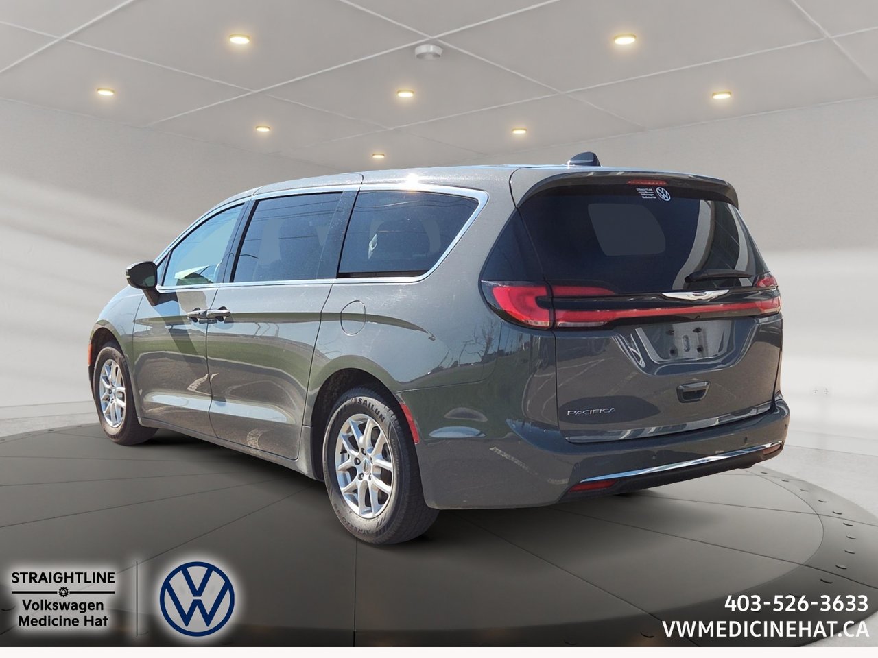 2023 Chrysler Pacifica Touring L-3