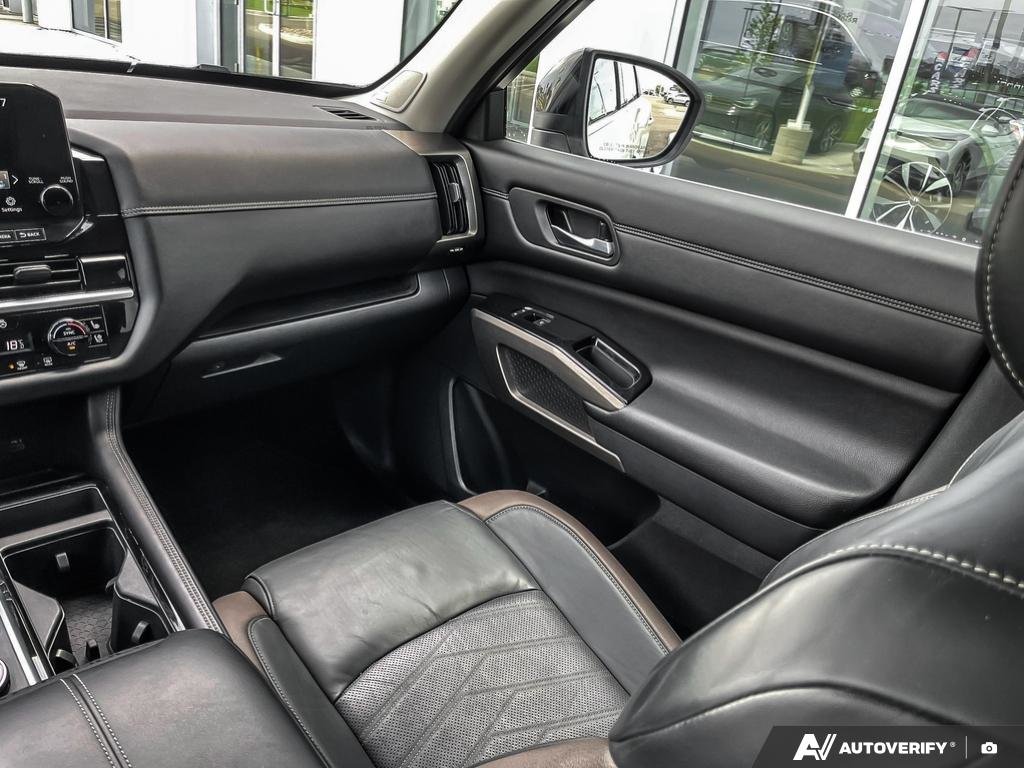 2022 Nissan Pathfinder Platinum Luxury 7-Seater, Panoramic Roof, AWD Confidence