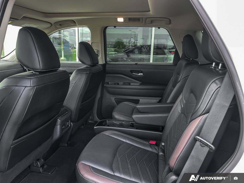 2022 Nissan Pathfinder Platinum Luxury 7-Seater, Panoramic Roof, AWD Confidence