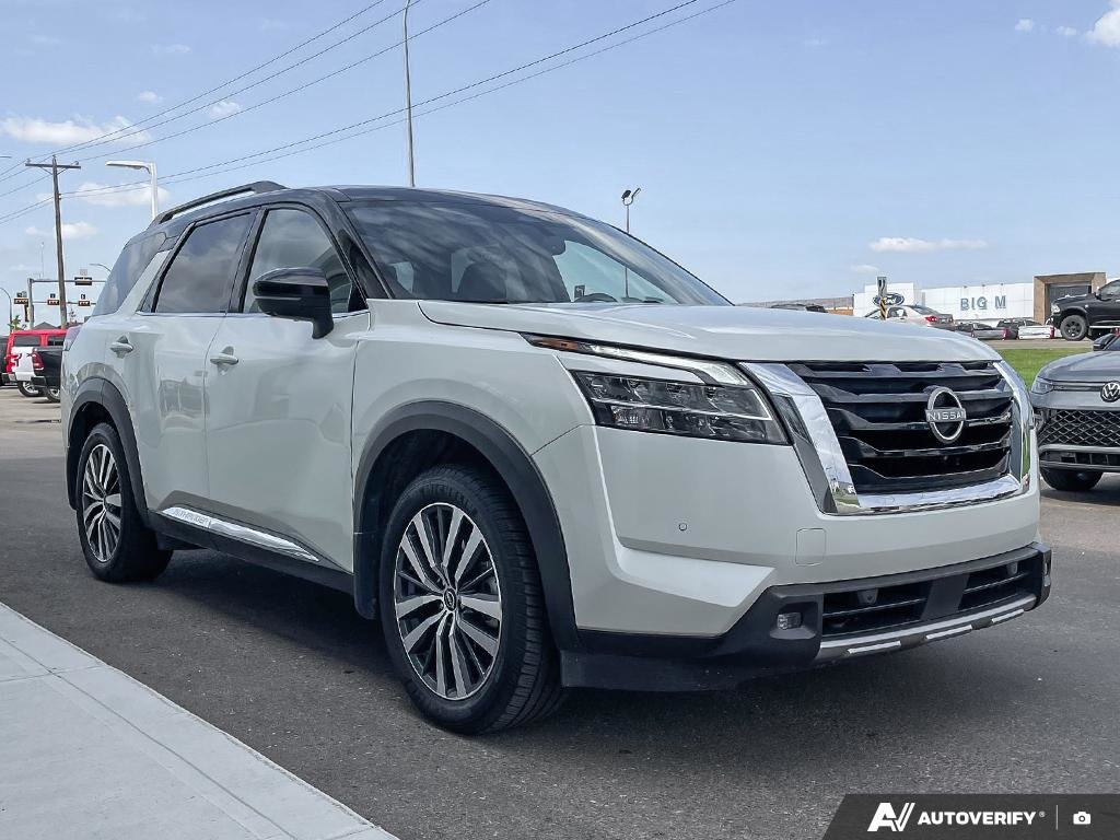 2022 Nissan Pathfinder Platinum Luxury 7-Seater, Panoramic Roof, AWD Confidence