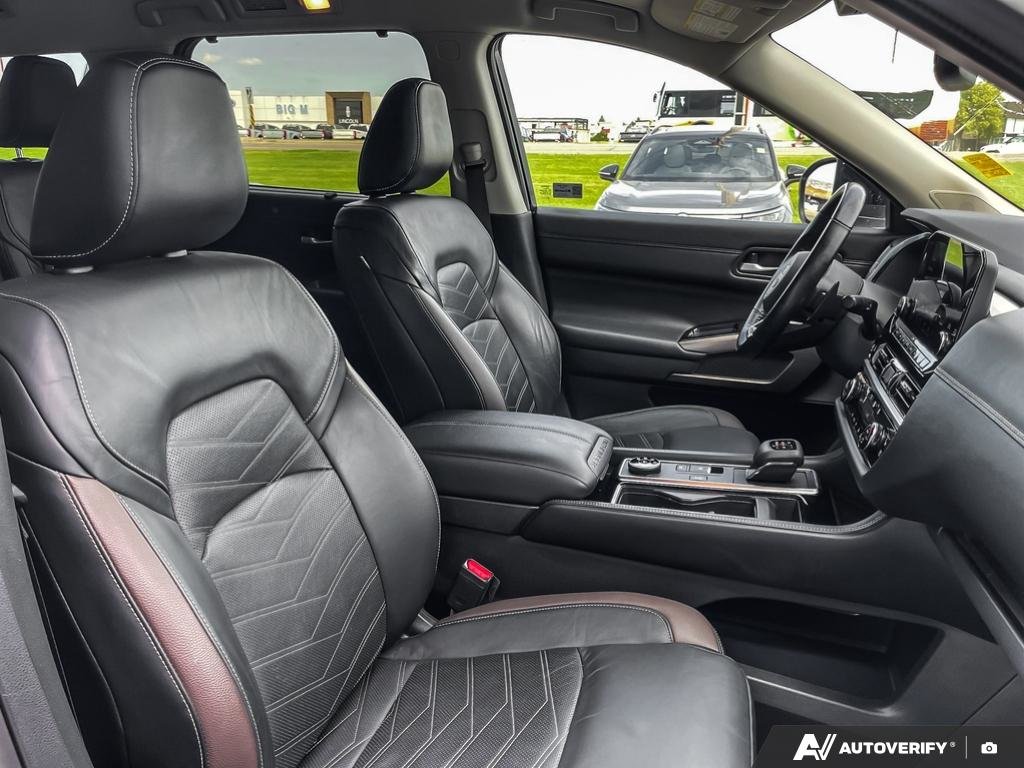 2022 Nissan Pathfinder Platinum Luxury 7-Seater, Panoramic Roof, AWD Confidence