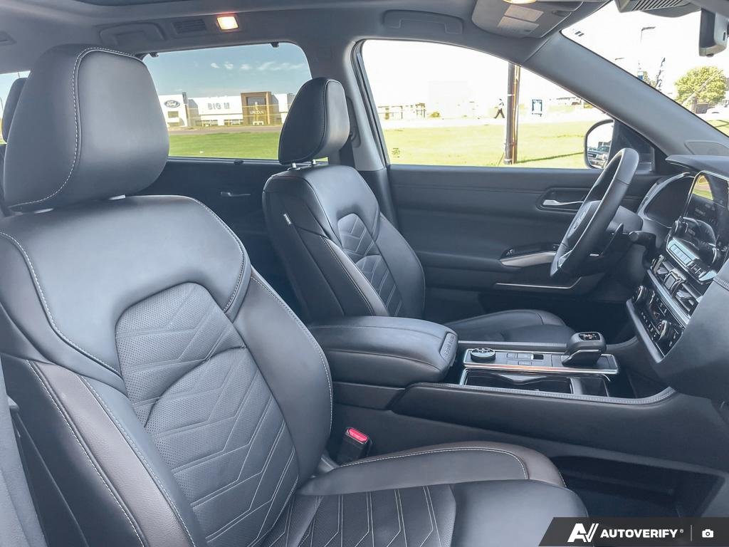 2024 Nissan Pathfinder Platinum Luxury SUV, 7 Seats, Panoramic Roof, AWD