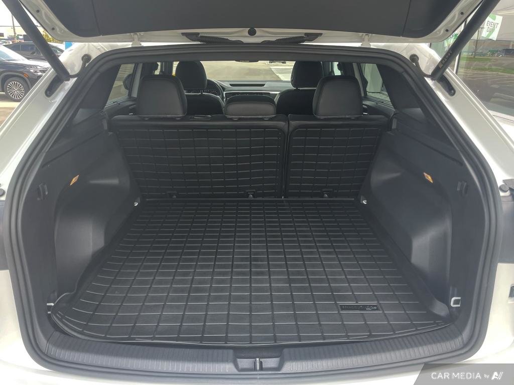 2023 Volkswagen Atlas Cross Sport Highline 2023 Atlas Cross Sport Highline — Elevate Every Drive with Luxury and Power.