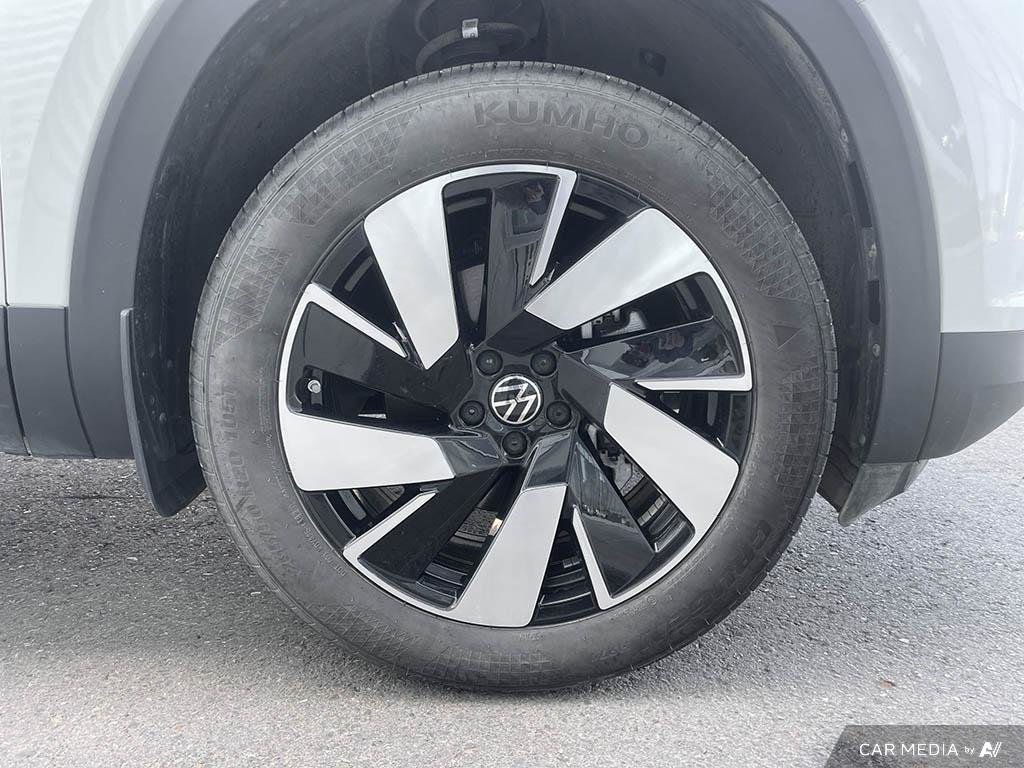 2024 Volkswagen Atlas Cross Sport Highline Bold Style. Premium Comfort. The 2024 Atlas Cross Sport Highline Awaits.
