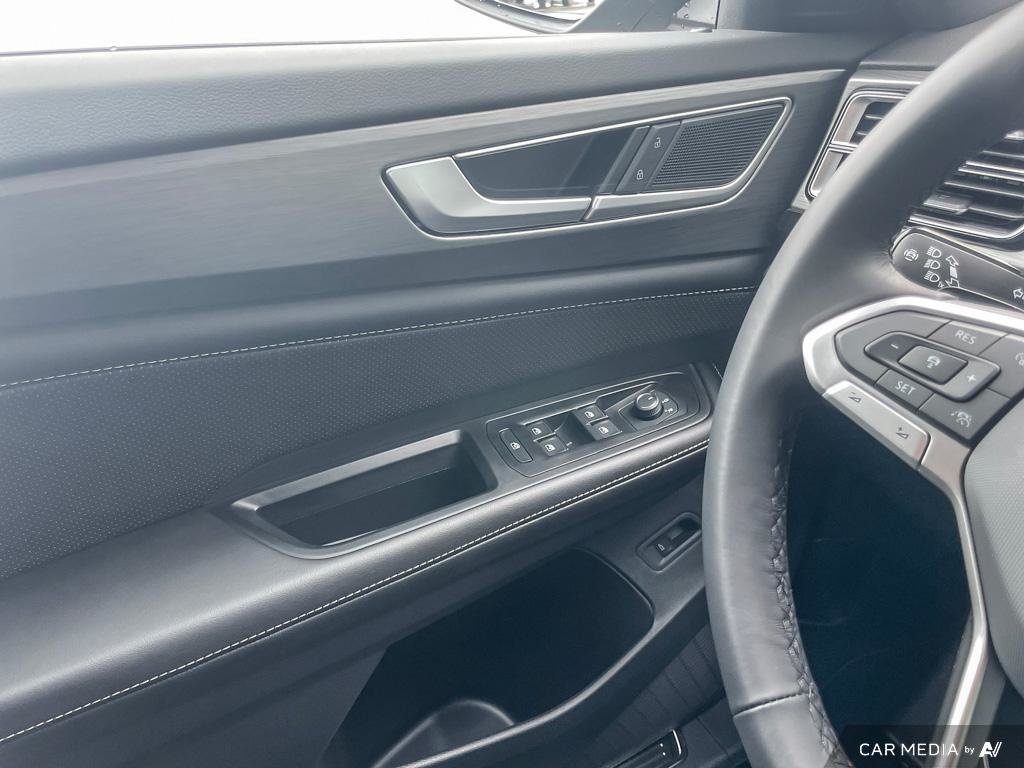 2025 Volkswagen Atlas Cross Sport Comfortline R-Line Black Edition Bold Looks. Confident Drive. The 2025 Atlas Cross Sport Comfortline R-Line Black Edition.