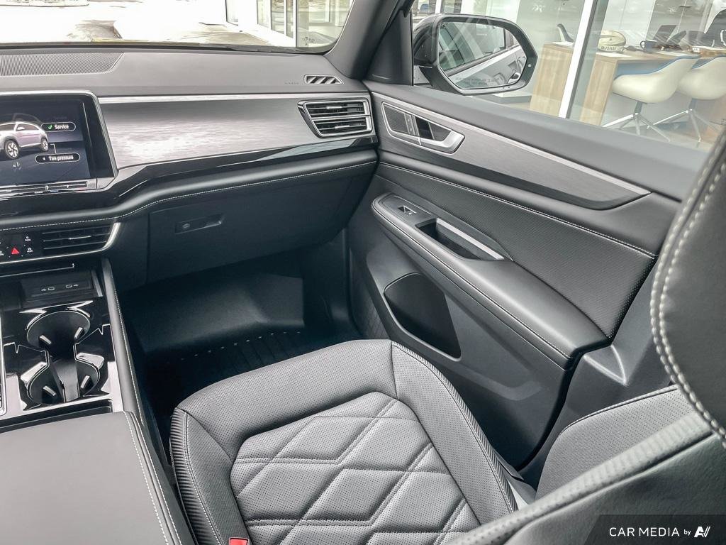 2025 Volkswagen Atlas Cross Sport Comfortline R-Line Black Edition Bold Looks. Confident Drive. The 2025 Atlas Cross Sport Comfortline R-Line Black Edition.