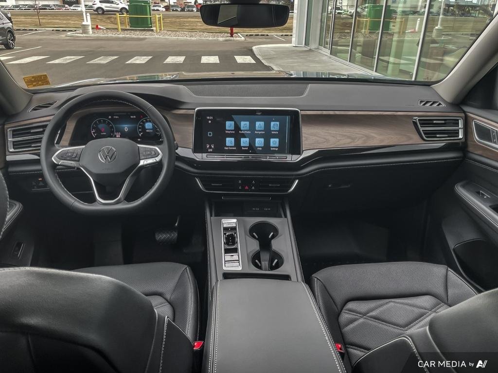 2025 Volkswagen Atlas Comfortline Spacious 7-seater SUV with power, tech, and AWD.