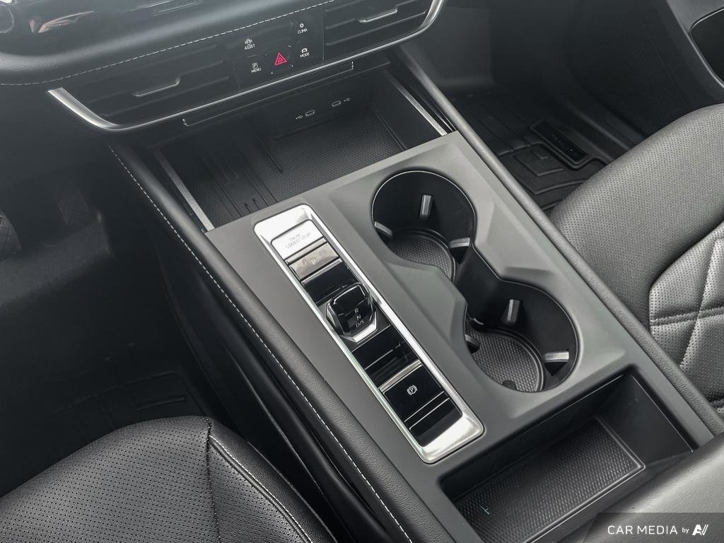 2025 Volkswagen Atlas Comfortline Spacious 7-seater SUV with power, tech, and AWD.