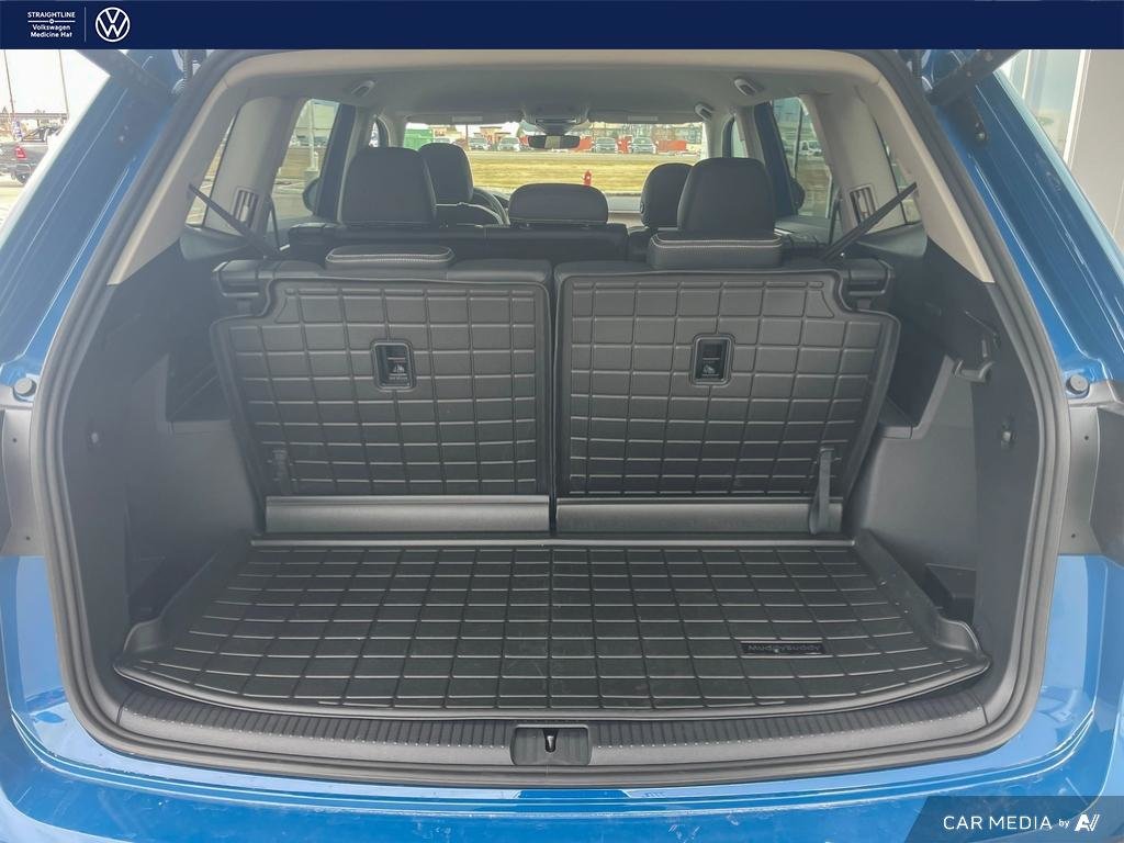 2025 Volkswagen Atlas Comfortline Spacious 7-seater SUV with power, tech, and AWD.