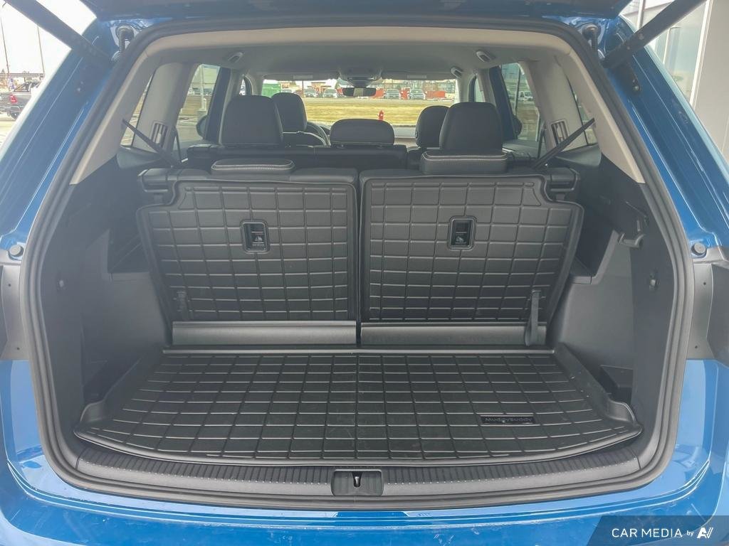 2025 Volkswagen Atlas Comfortline Spacious 7-seater SUV with power, tech, and AWD.