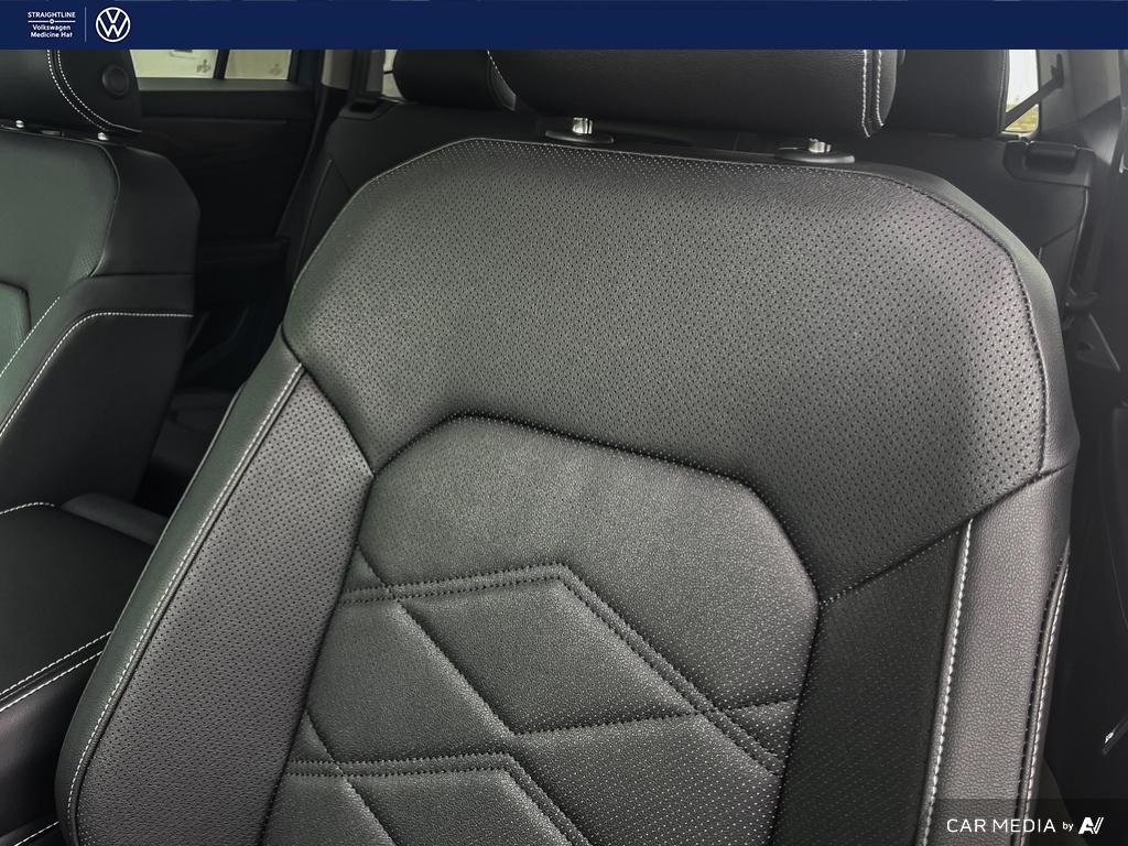 2025 Volkswagen Atlas Comfortline Spacious 7-seater SUV with power, tech, and AWD.
