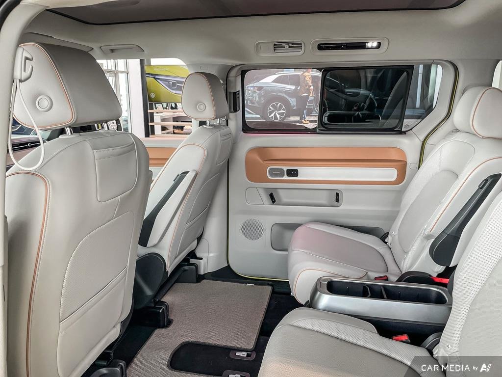 2025 Volkswagen ID. Buzz 1st Edition 4MOTION Dimmable Panoramic Roof!