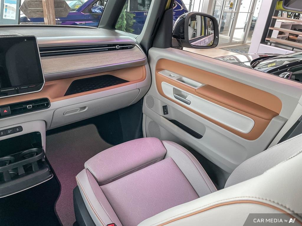2025 Volkswagen ID. Buzz 1st Edition 4MOTION Dimmable Panoramic Roof!