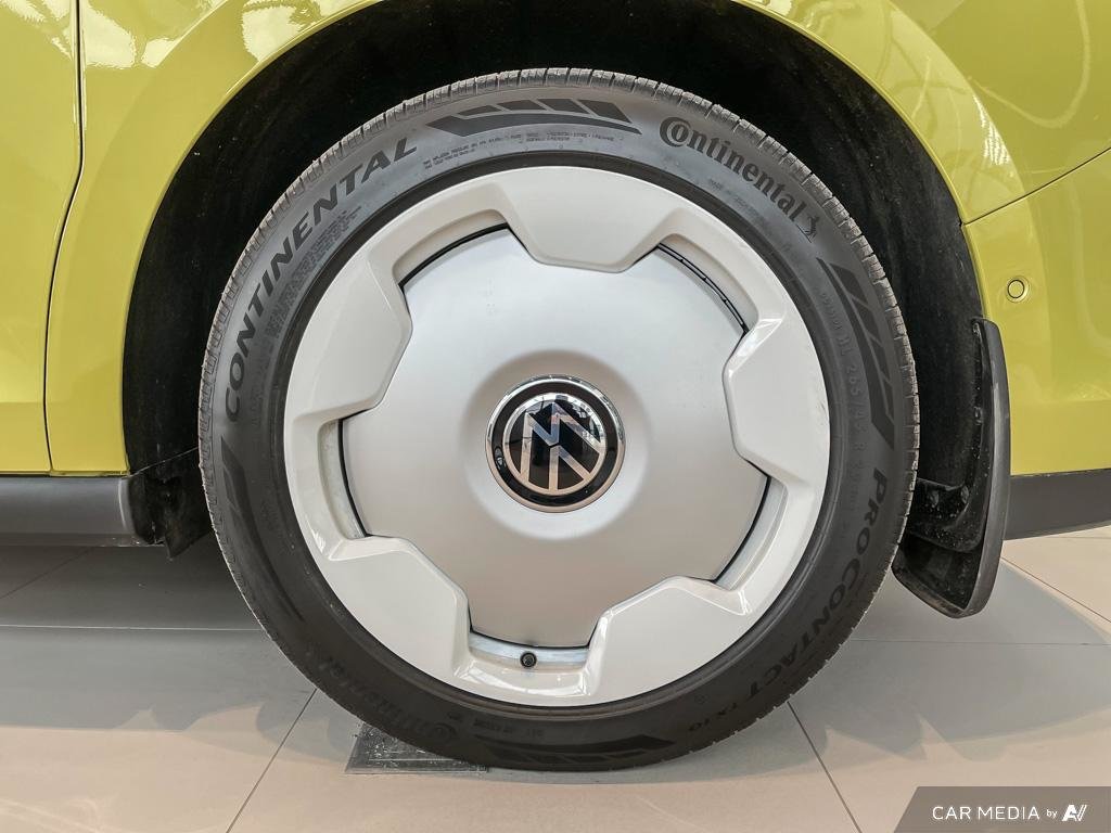 2025 Volkswagen ID. Buzz 1st Edition 4MOTION Dimmable Panoramic Roof!
