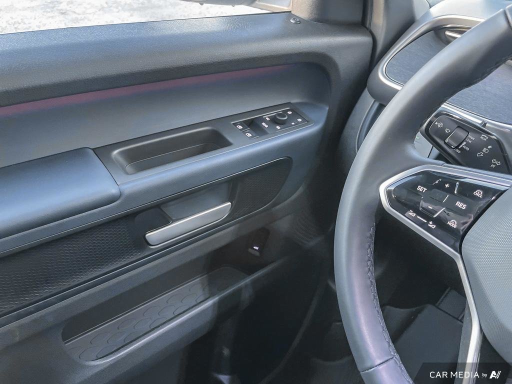 2025 Volkswagen ID. Buzz 1st Edition 4MOTION Dimmable Panoramic Roof!