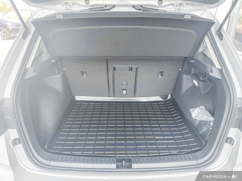 2025 Volkswagen Taos Comfortline 4MOTION Turbo, Heated Seats, AWD Option, Smart Safety Tech