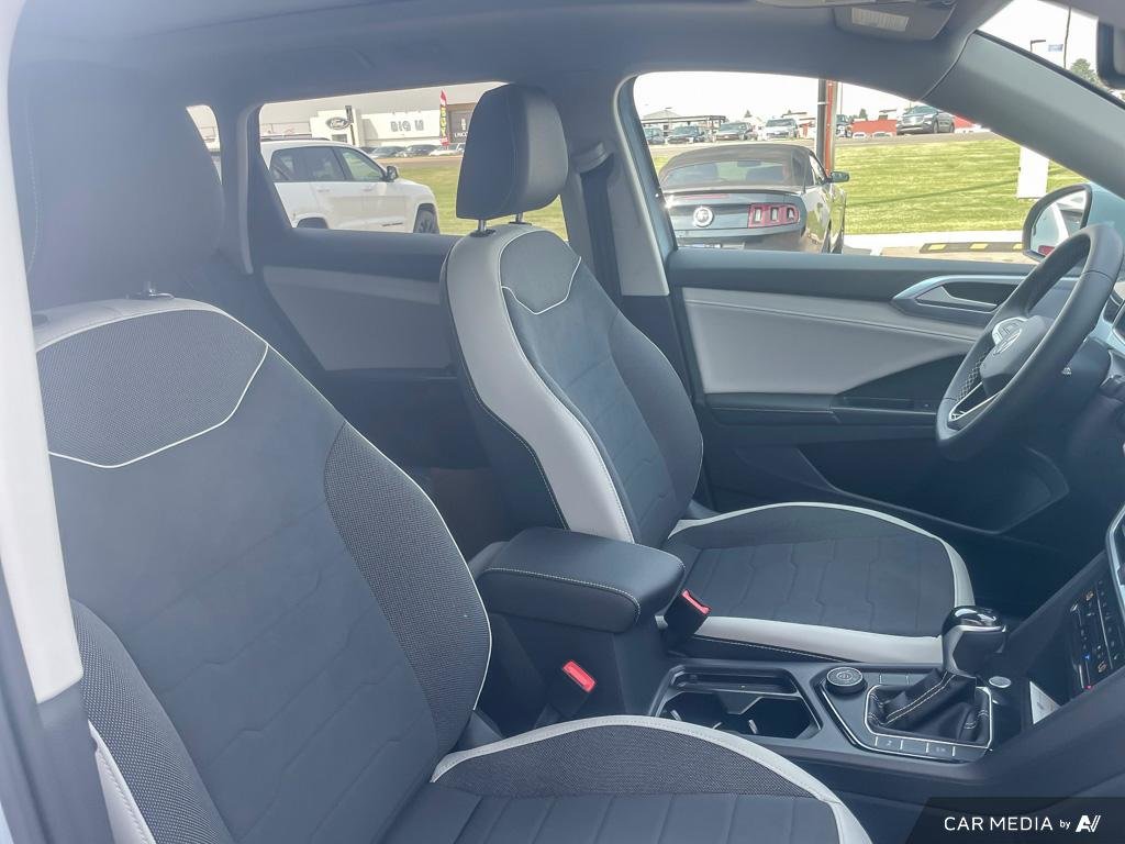 2025 Volkswagen Taos Comfortline 4MOTION Turbo, Heated Seats, AWD Option, Smart Safety Tech