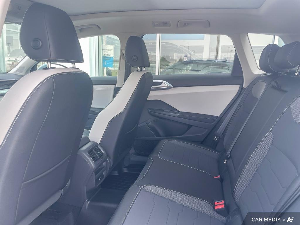 2025 Volkswagen Taos Comfortline 4MOTION Turbo, Heated Seats, AWD Option, Smart Safety Tech