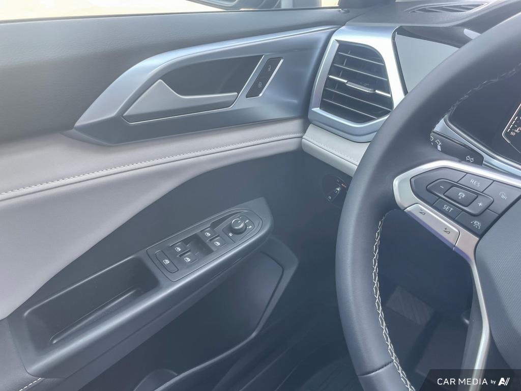 2025 Volkswagen Taos Comfortline 4MOTION Turbo, Heated Seats, AWD Option, Smart Safety Tech