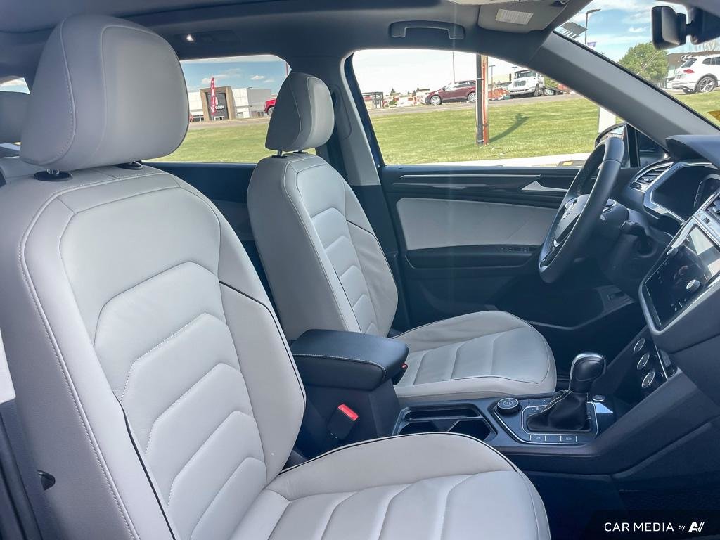 2021 Volkswagen Tiguan Highline 2021 Volkswagen Tiguan Highline — Premium, Versatile, and Ready for Any Journey