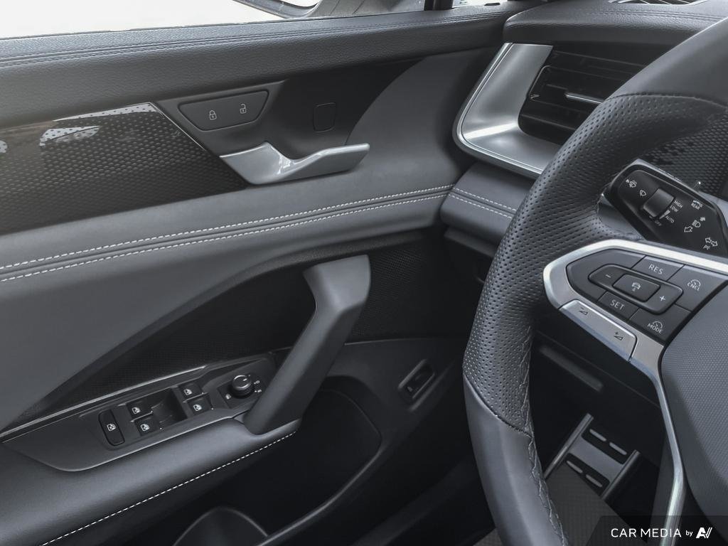 2025 Volkswagen Tiguan Comfortline R-Line Black Edition