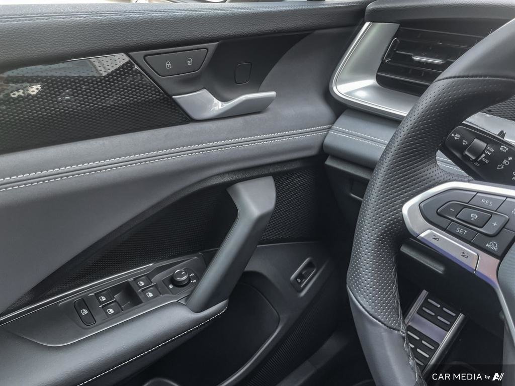 2025 Volkswagen Tiguan Comfortline R-Line Black Edition