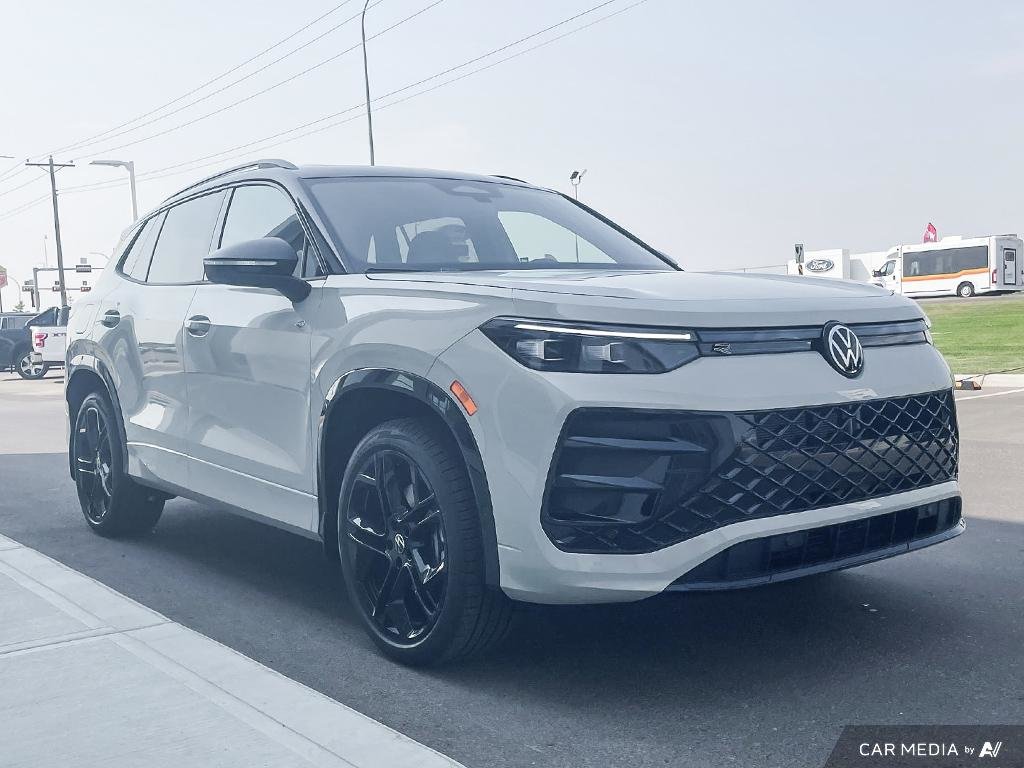 2025 Volkswagen Tiguan Comfortline R-Line Black Edition
