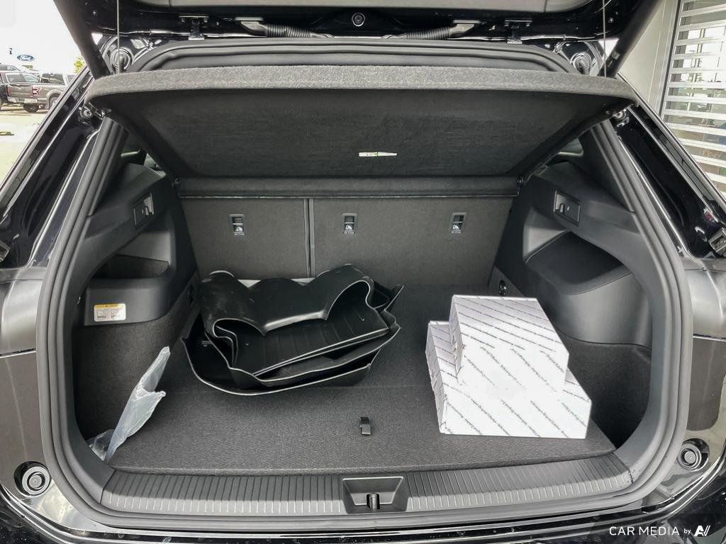 2025 Volkswagen Tiguan Comfortline R-Line Black Edition