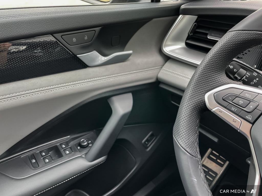 2025 Volkswagen Tiguan Comfortline R-Line Black Edition
