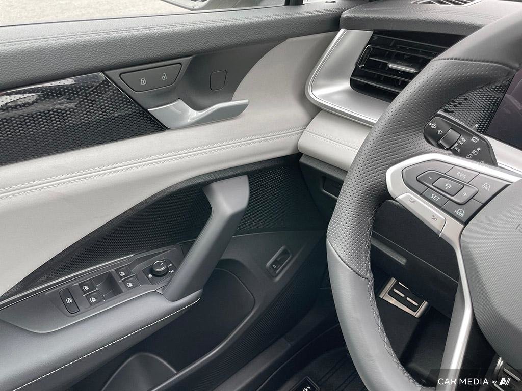 2025 Volkswagen Tiguan Comfortline R-Line Black Edition