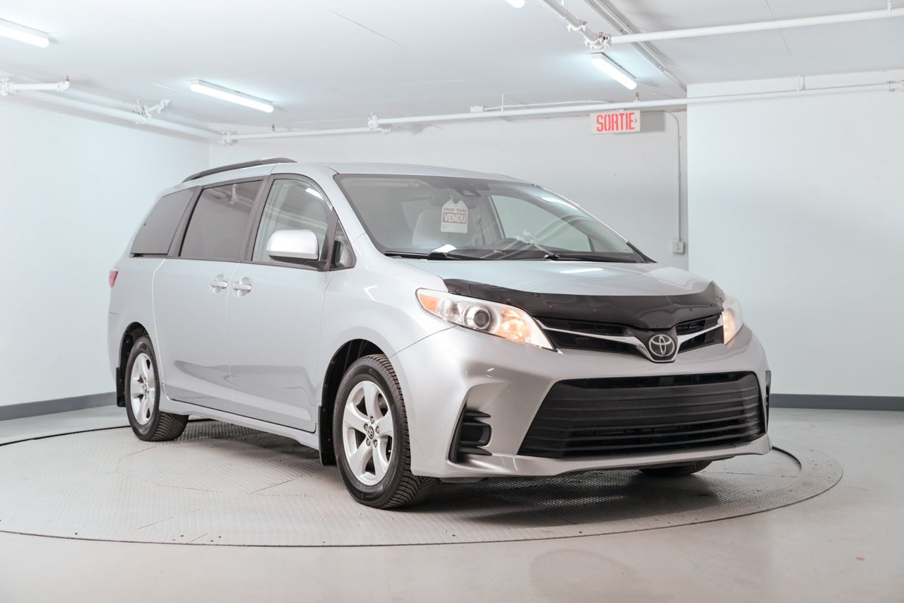 Toyota Sienna LE 7-Passenger FWD with Auto-Access Seat