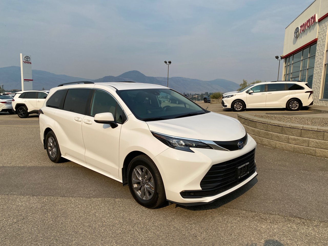 White 2025 Toyota Sienna Minivan All-Wheel Drive