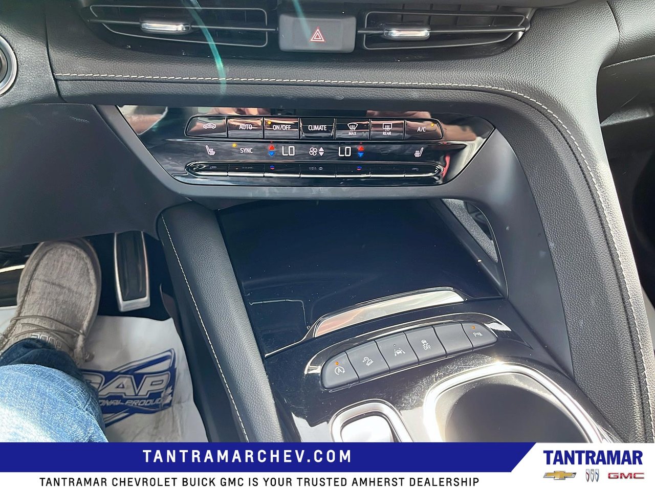 2022 Buick Envision Essence-16