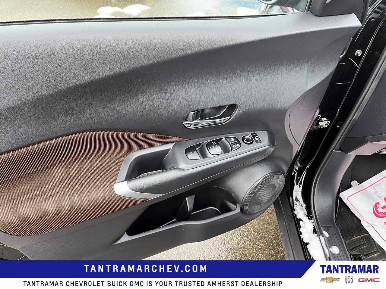 2024 Nissan Kicks SR-10