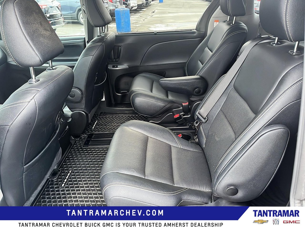 2020 Toyota Sienna SE-10