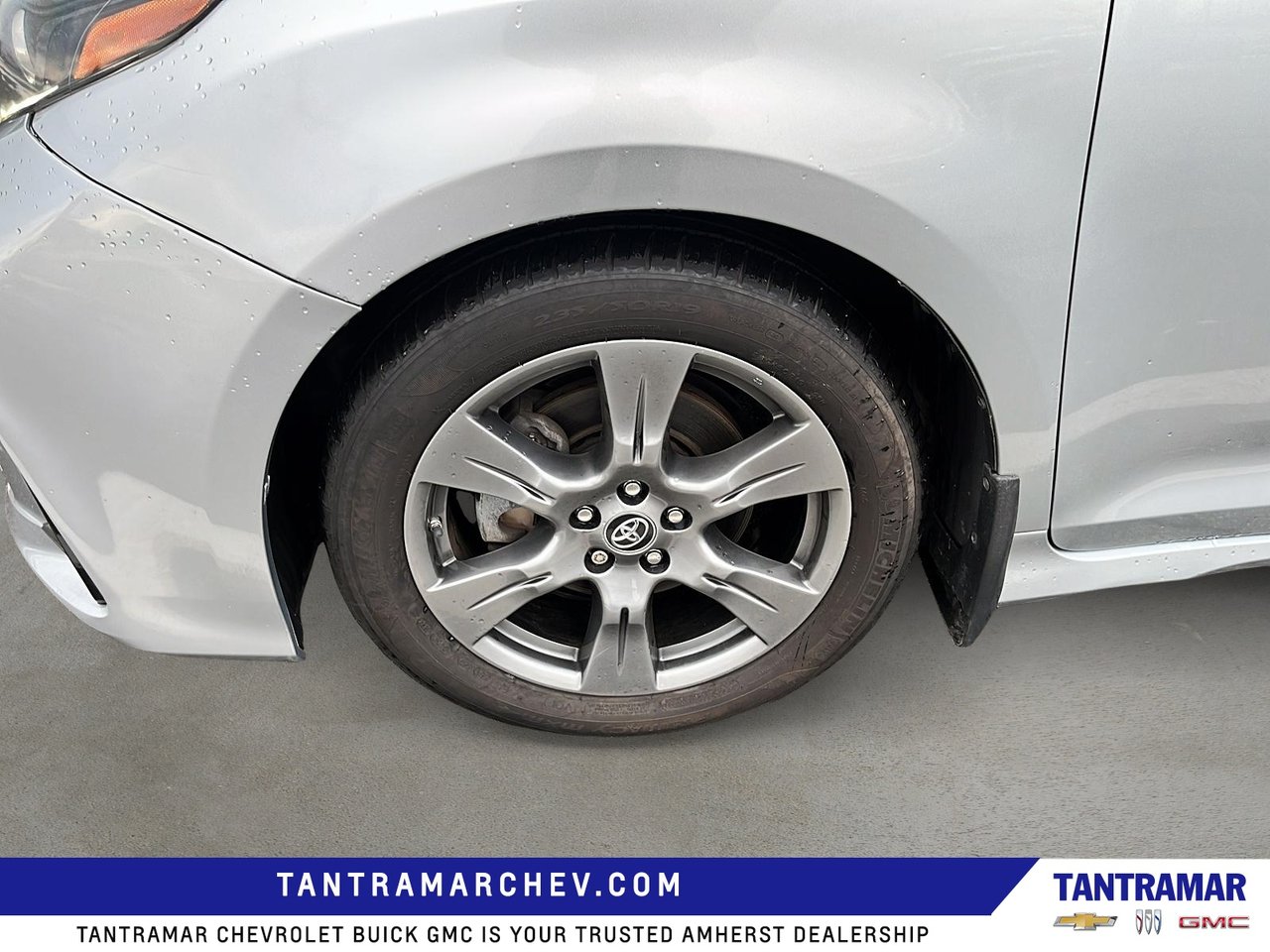 2020 Toyota Sienna SE-8