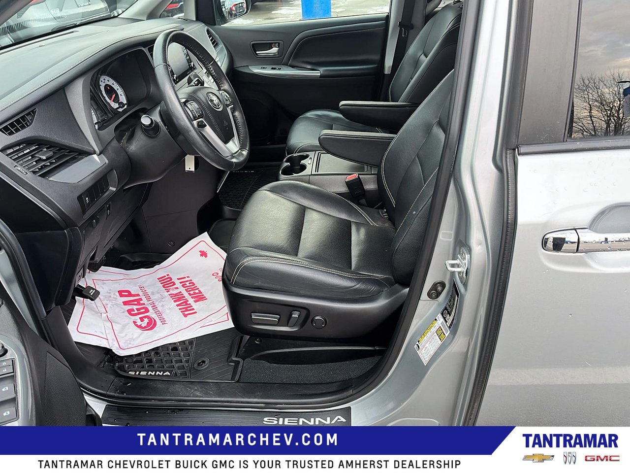 2020 Toyota Sienna SE-13