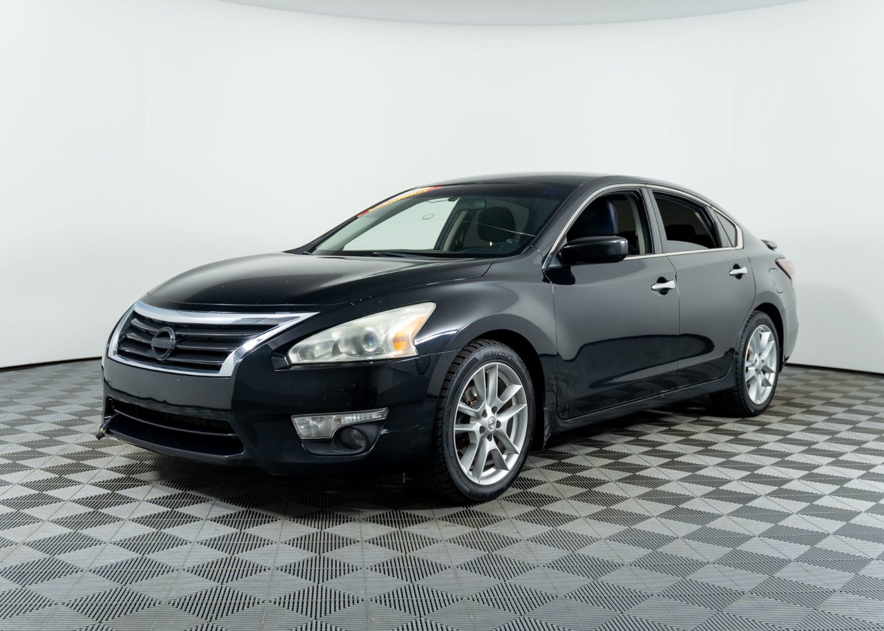 Black 2015 Nissan Altima Sedan Front-Wheel Drive