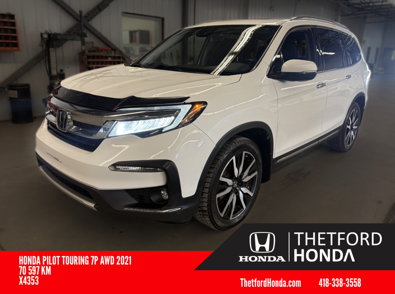 2021 Honda Pilot Touring AWD with Rear Captains Chairs