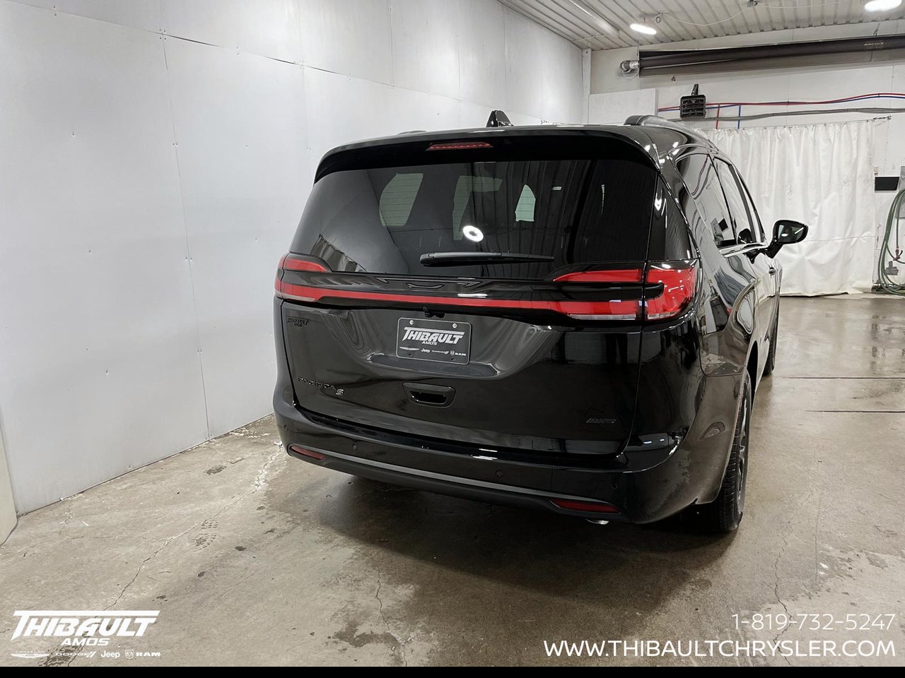 Chrysler Pacifica 2027