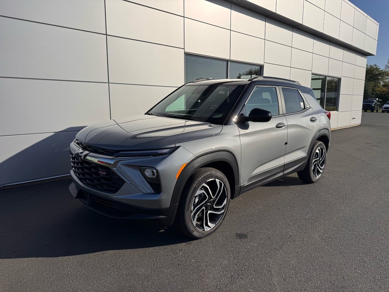 Gray (Sterling Grey Metallic with Apex Red two-tone roof) 2026 Chevrolet Trailblazer SUV / Crossover Four-Wheel Drive Automatic