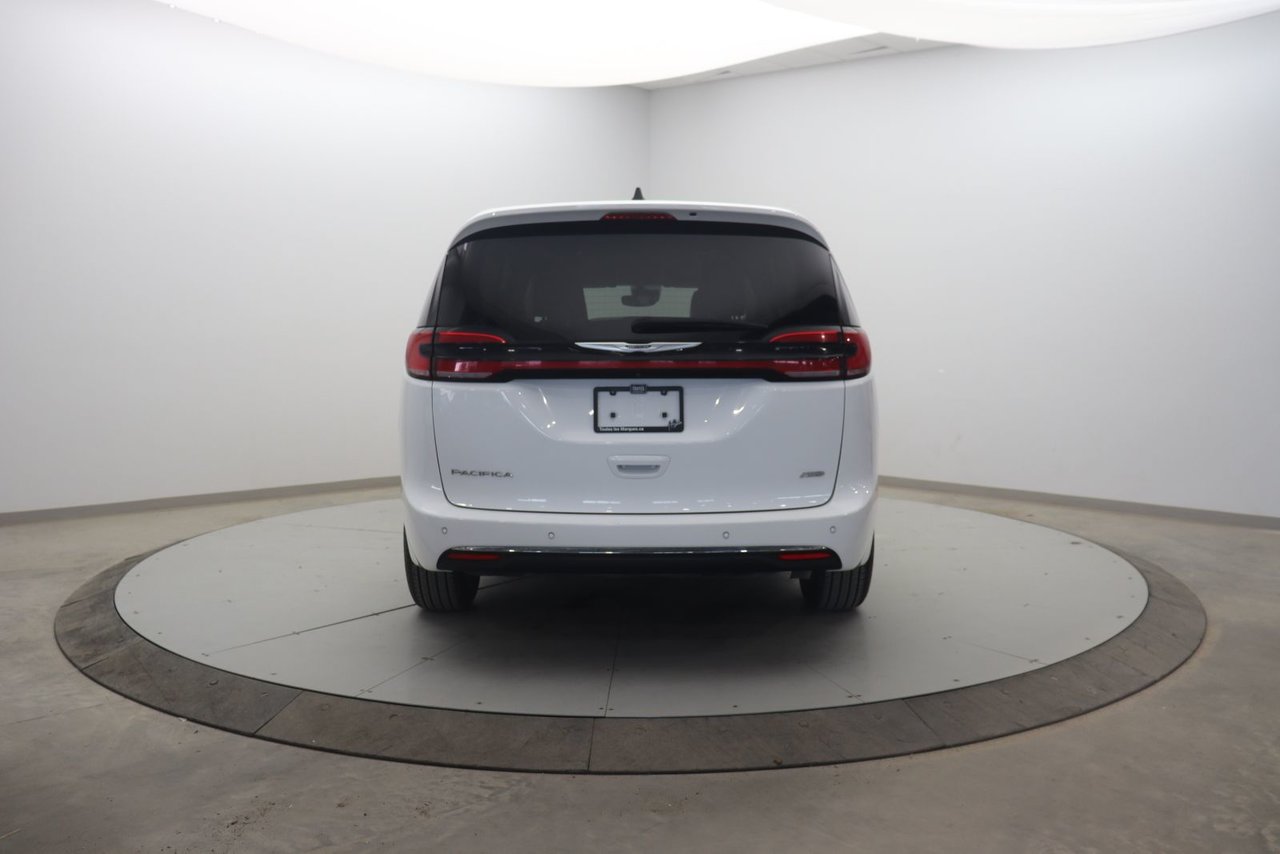 Chrysler Pacifica Touring L 2023-4