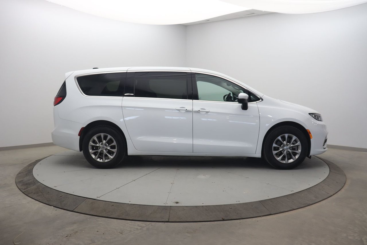 Chrysler Pacifica Touring L 2023-2